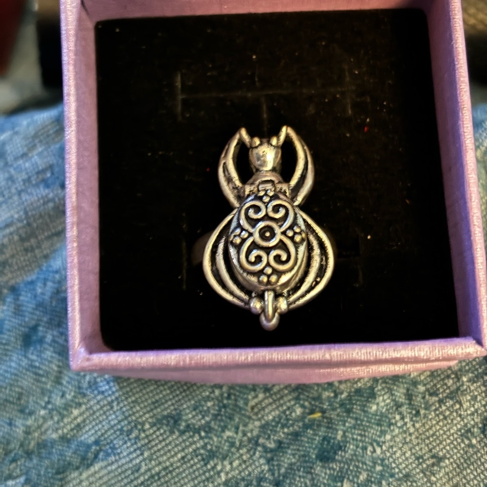 Spider poison ring
